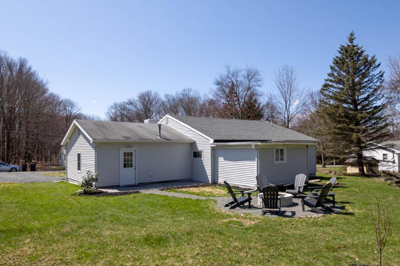 Pocono Lake Retreat - Relaxing 3Bdm Retreat W/ High Speed Wi-Fi, Work Space And Firepit ภายนอก รูปภาพ